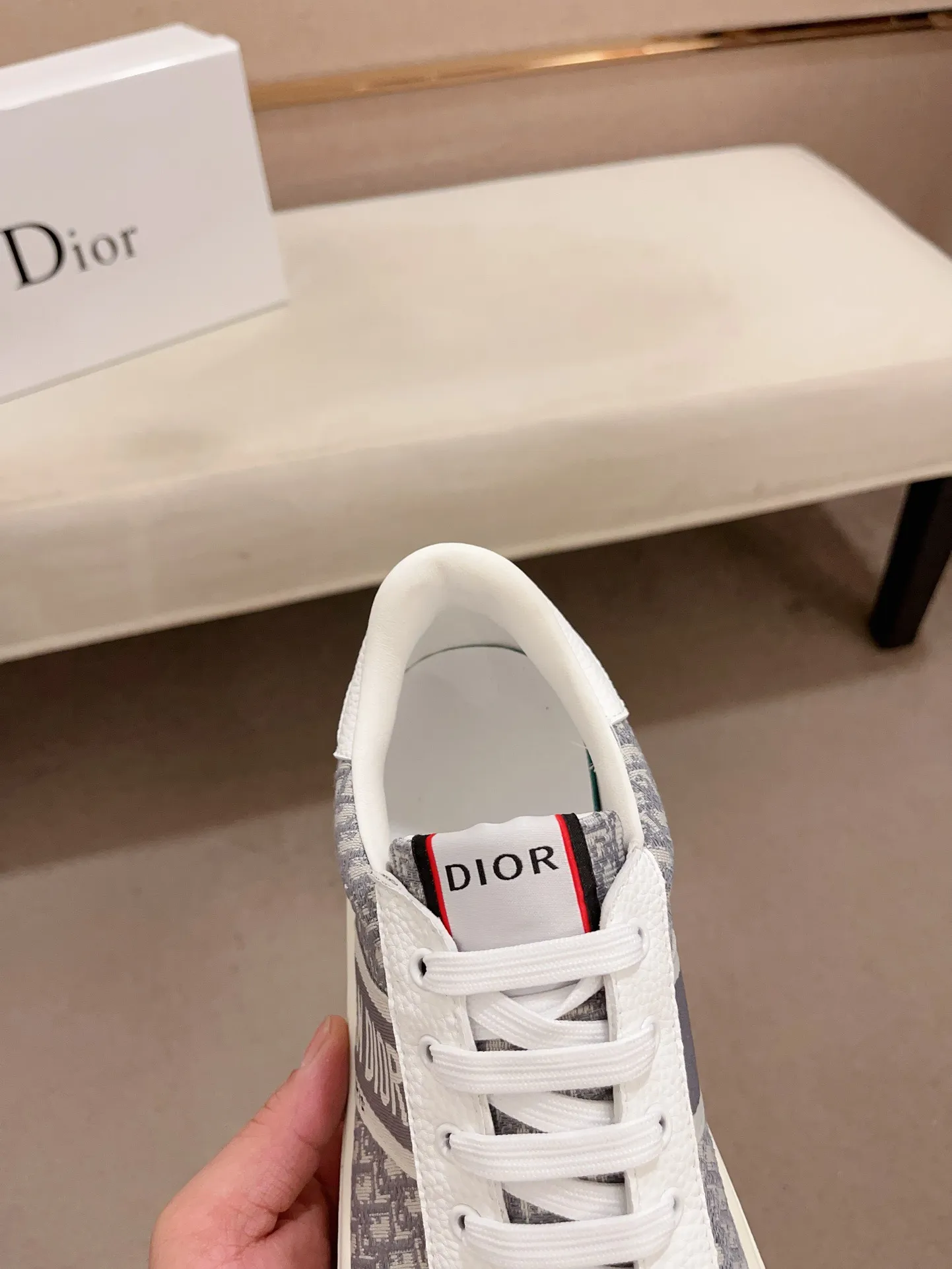Factory price: 420💰[Dior·Dior] New casual sports style men's shoes, new spring and summer design, perfect workmanship, lace-up lazy style to create wardrobe quality, upper: imported first-layer cowhide, sheepskin lining is soft and comfortable, ultra-light TPU wear-resistant outsole, simple, versatile fashion men's shoes, excellent color code number 38--44. (Can be customized for 45 non-refundable)